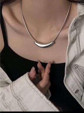 Minimalist Silver Crescent Necklace - Women Jewelry